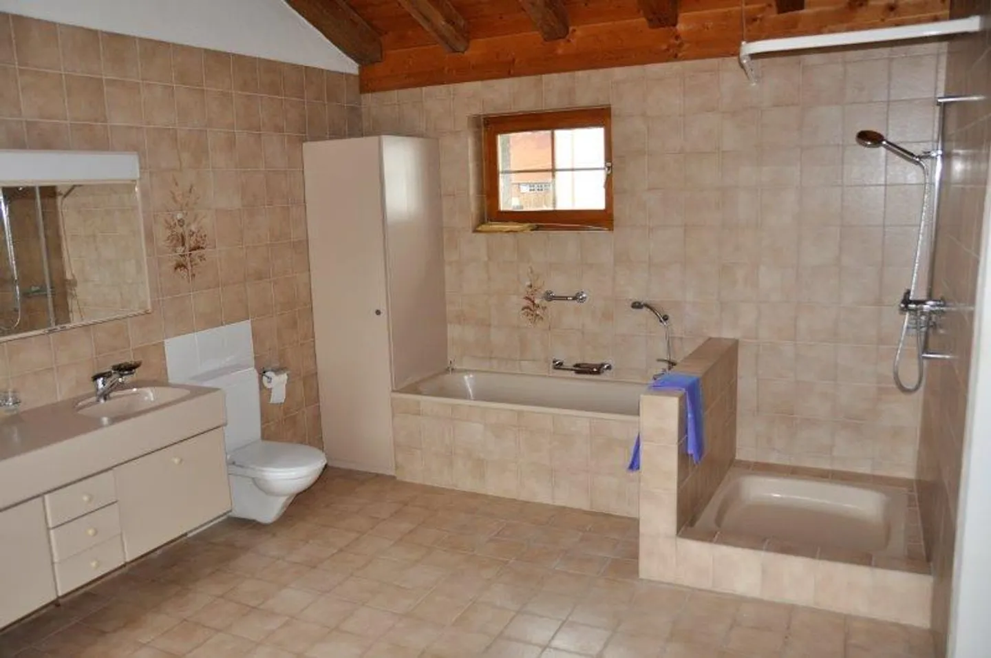 3.5 Zimmer altbau Wohnung mit Holzfeuerung mitten in Maienfeld - Foto 7 von 10