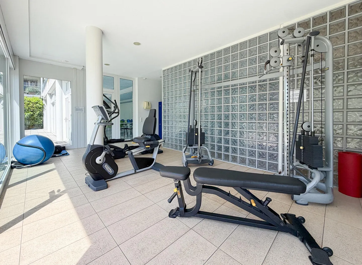 MODERN 3.5 MIT 2 GÄRTEN, SCHWIMMBAD UND FITNESSRAUM IN PREGASSONA - Foto 9 von 10