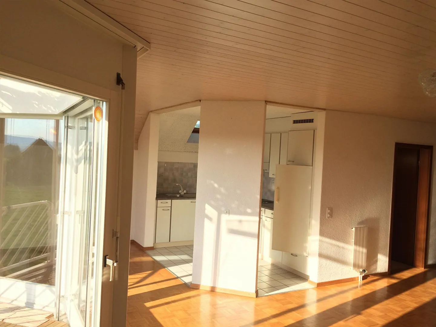 3-ZIMMER-WOHNUNG IN EINER GRÜNEN UMGEBUNG - Foto 3 von 6