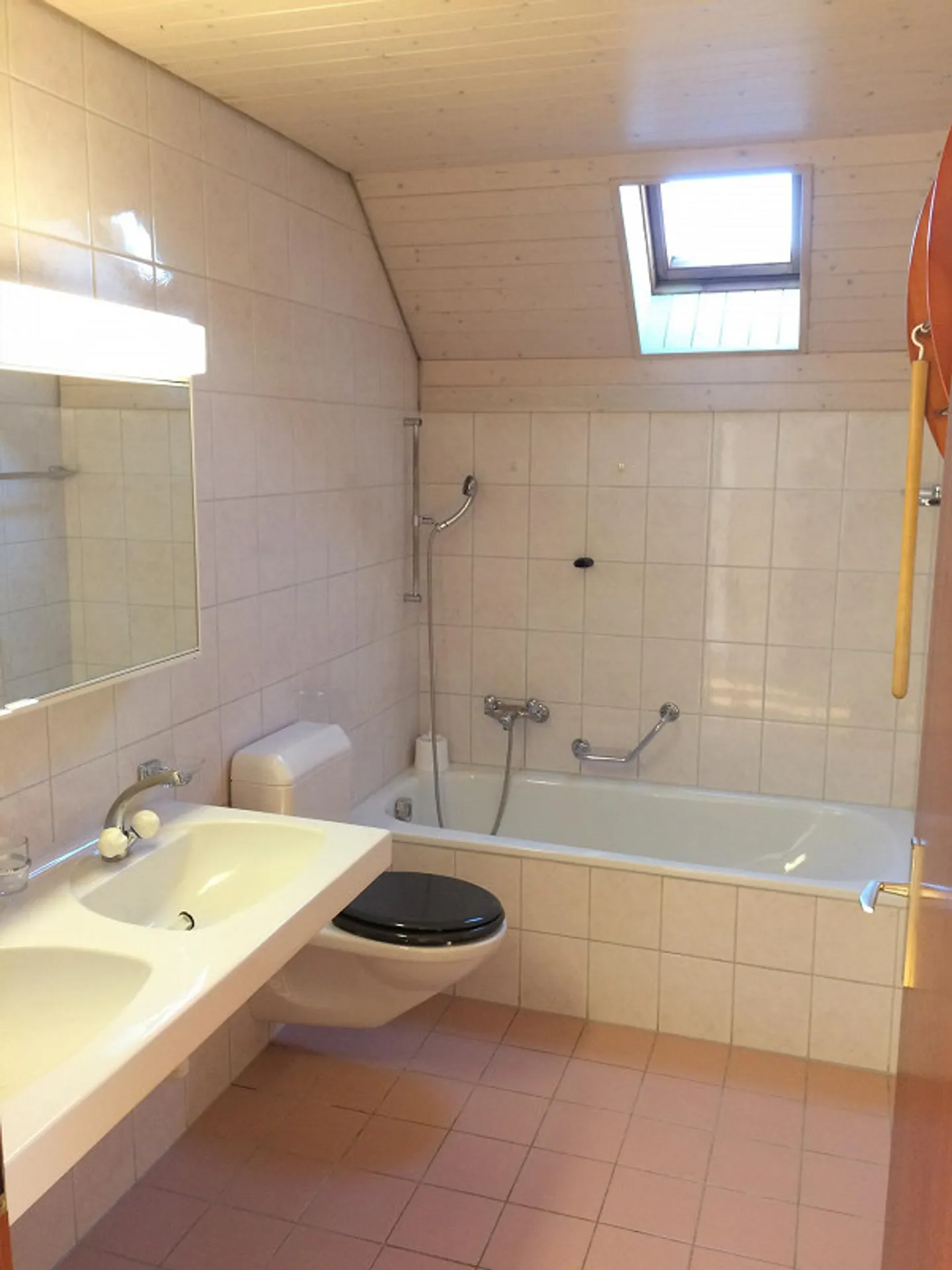 3-ZIMMER-WOHNUNG IN EINER GRÜNEN UMGEBUNG - Foto 6 von 6