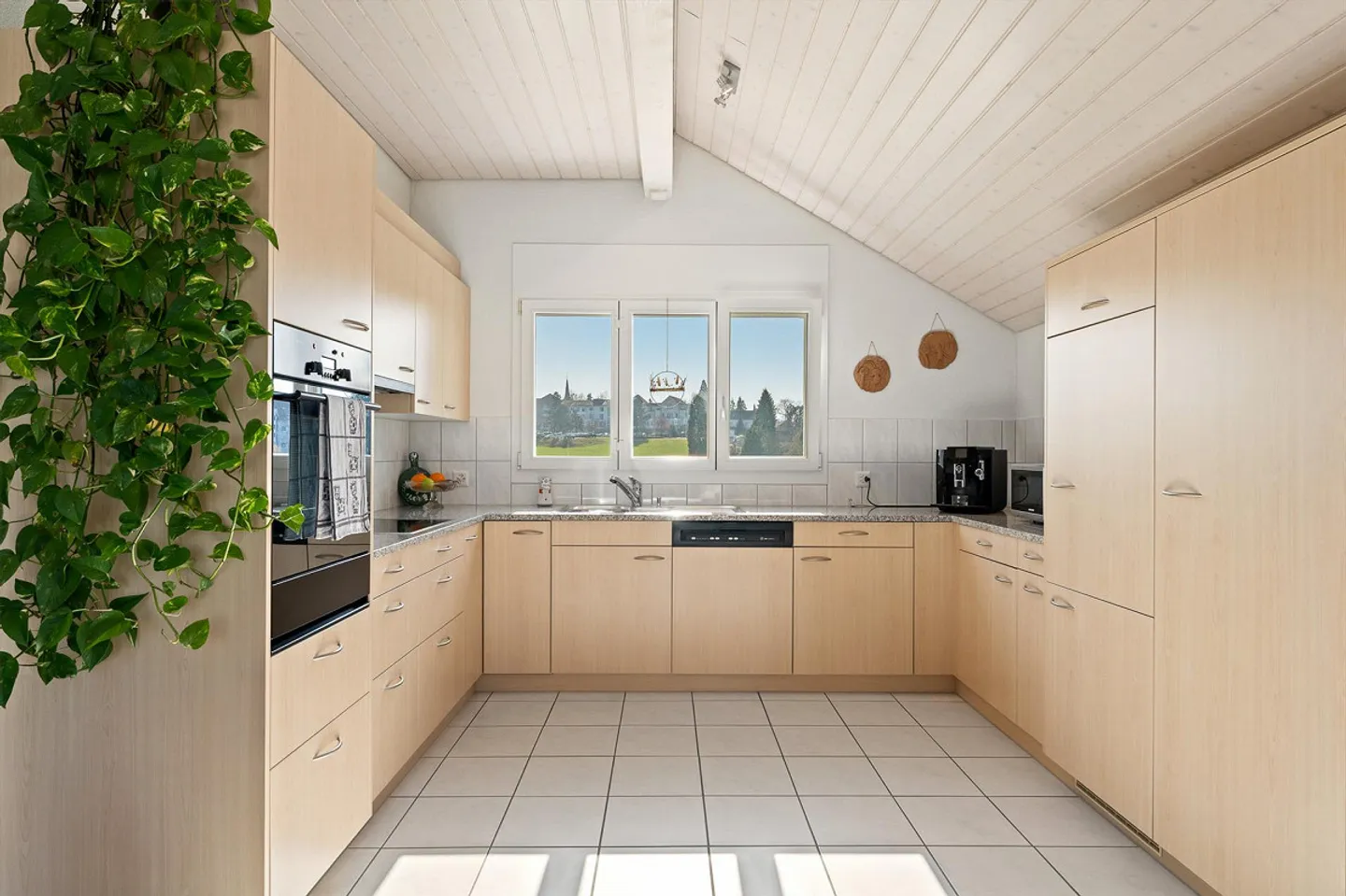 Spacious Penthouse in Reinach - Photo 6 of 15