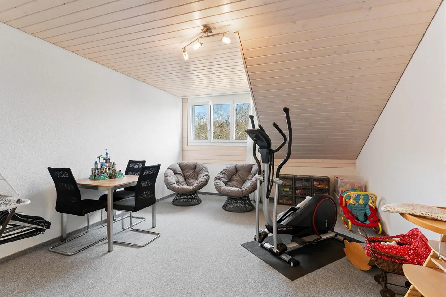 Spacious Penthouse in Reinach - Photo 10 of 15