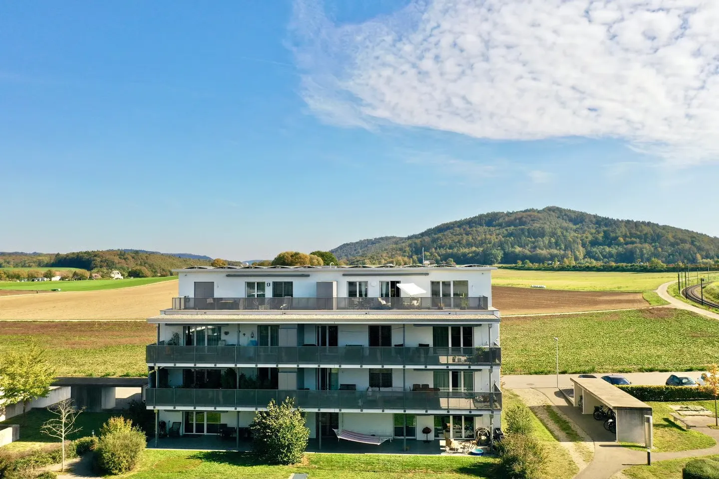 Moderne Attikawohnung mit Terrasse - Foto 3 von 11