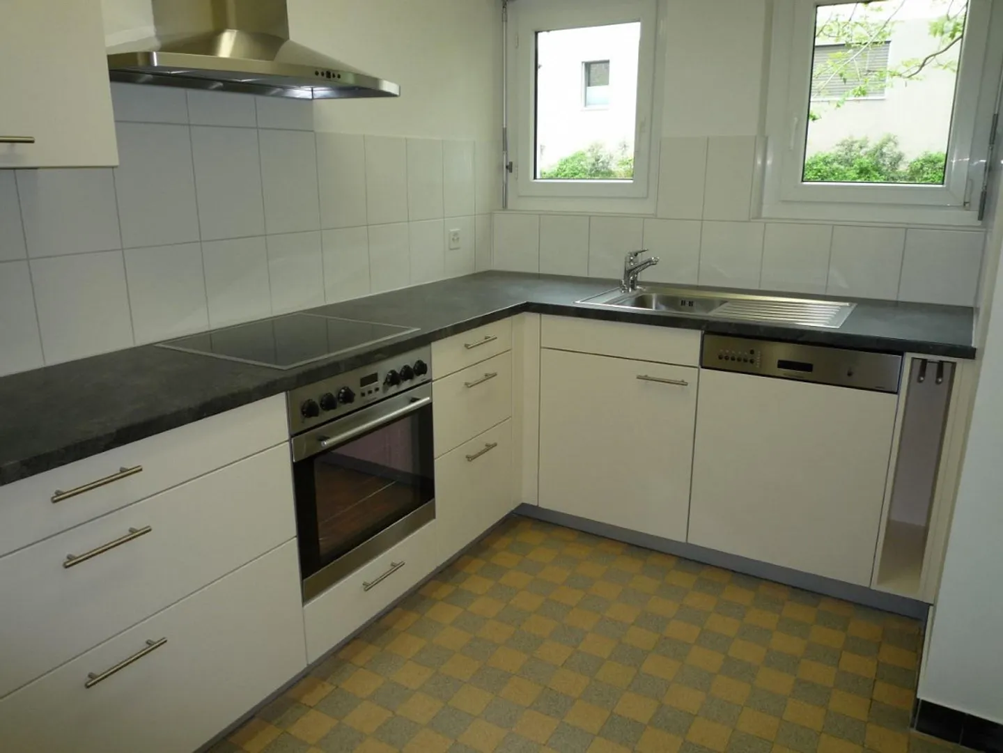 4-room apartment near the artificial ice rink Margrethen in Basel - Photo 8 of 8