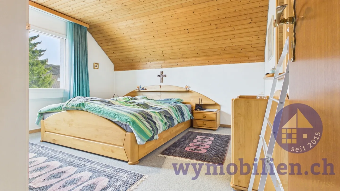 Family Dream in Lyssach: Semi-Detached House with Garden + 2 Garages - Photo 11 of 12