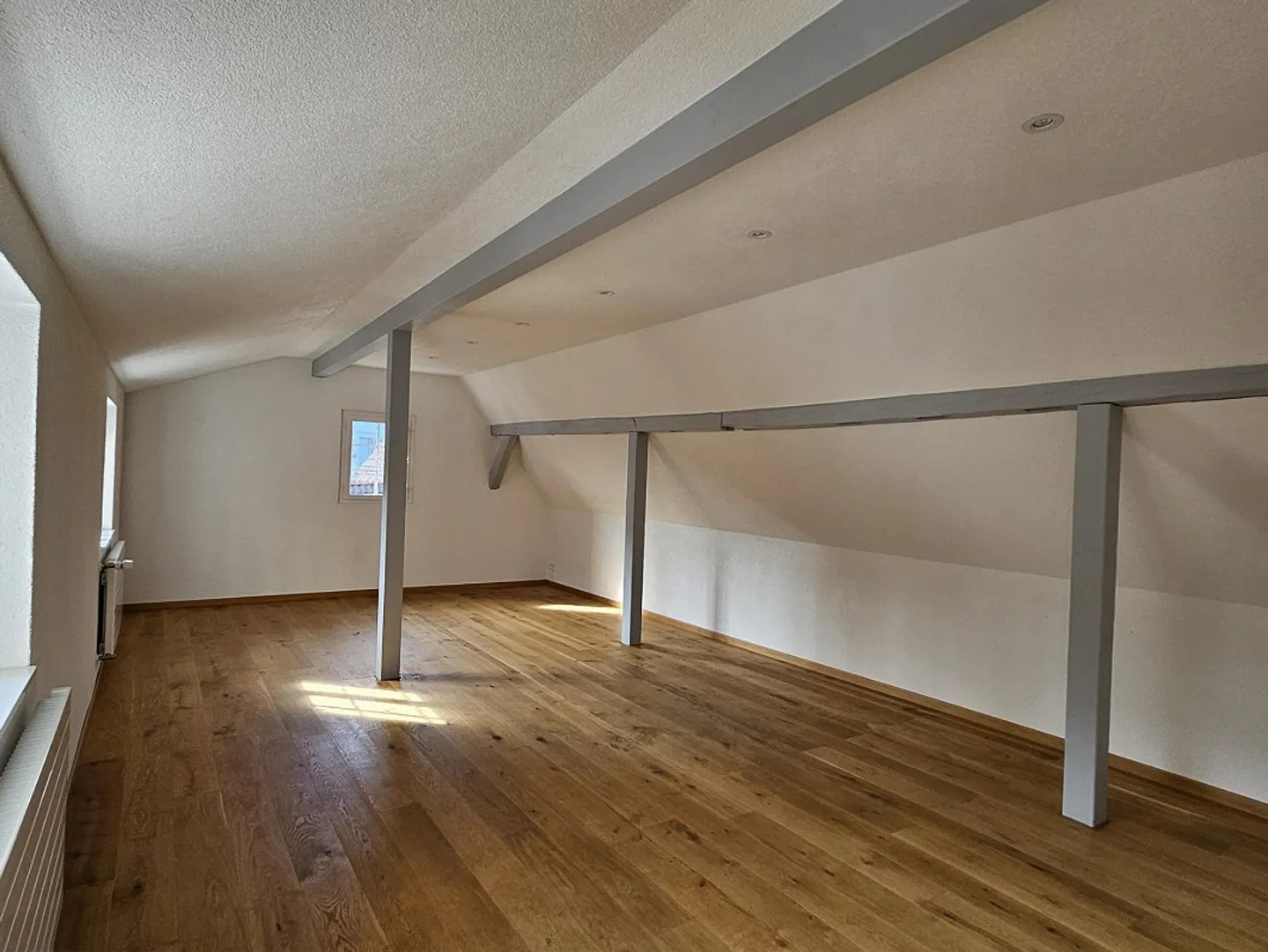 Apartment with Balcony in the City - Photo 5 of 13