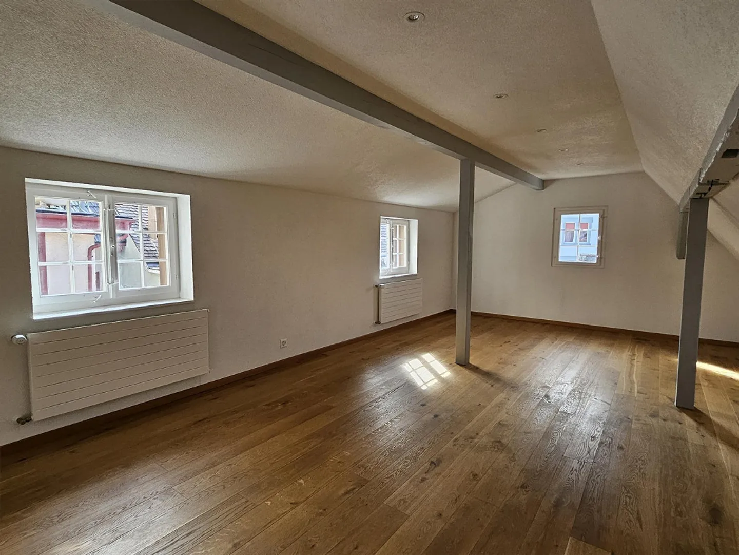 Apartment with Balcony in the City - Photo 6 of 13