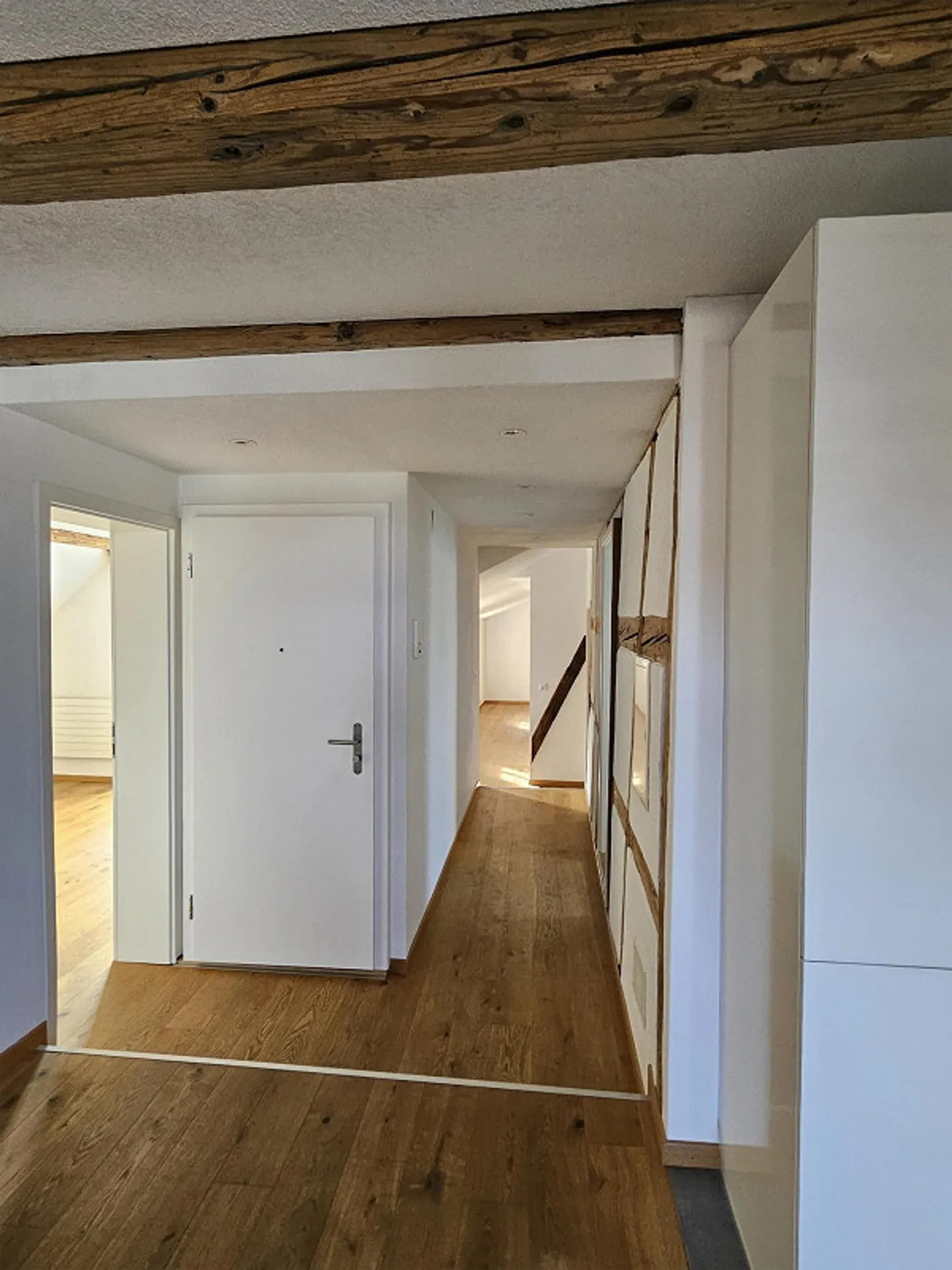 Apartment with Balcony in the City - Photo 7 of 13