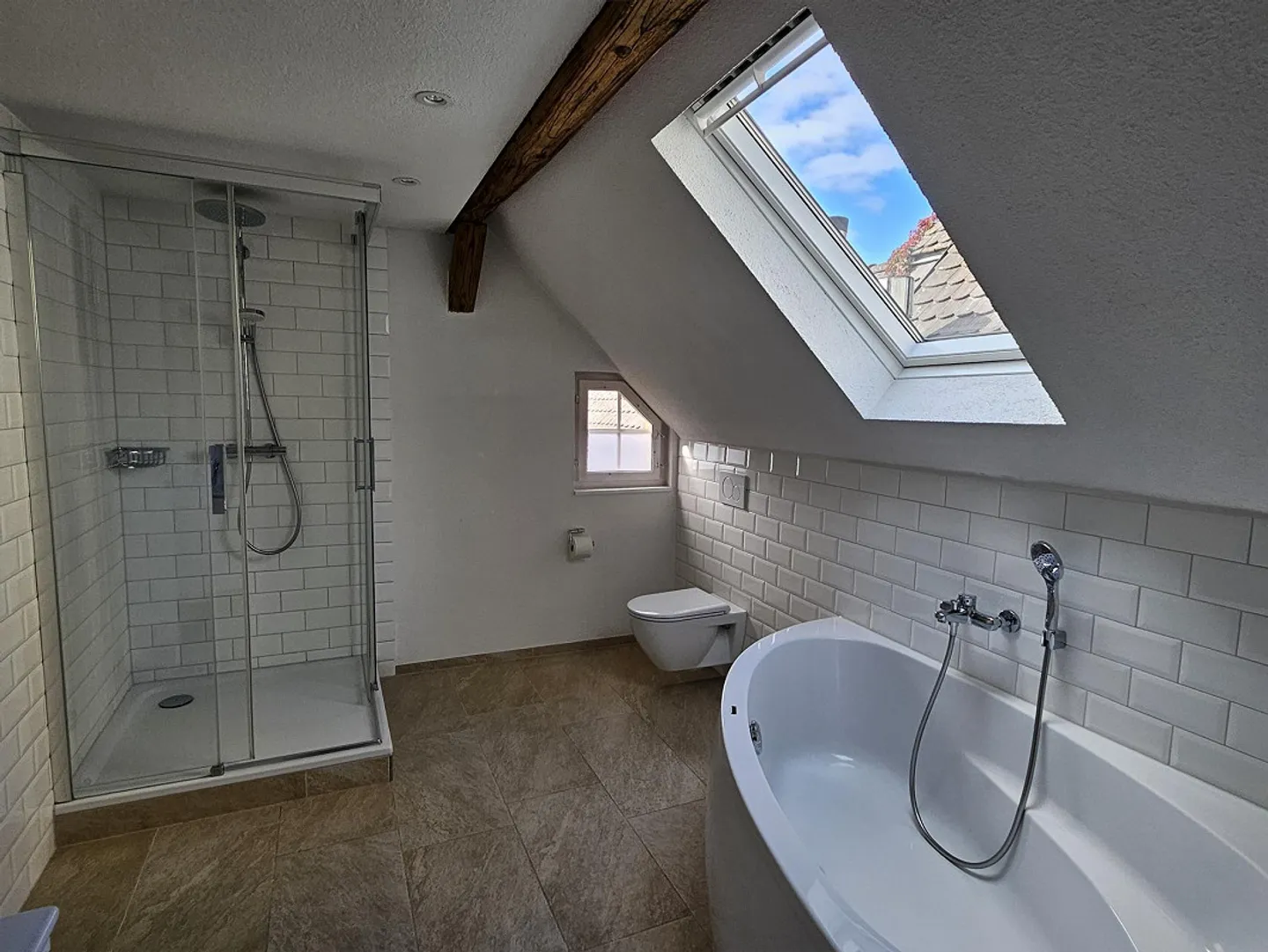 Apartment with Balcony in the City - Photo 8 of 13