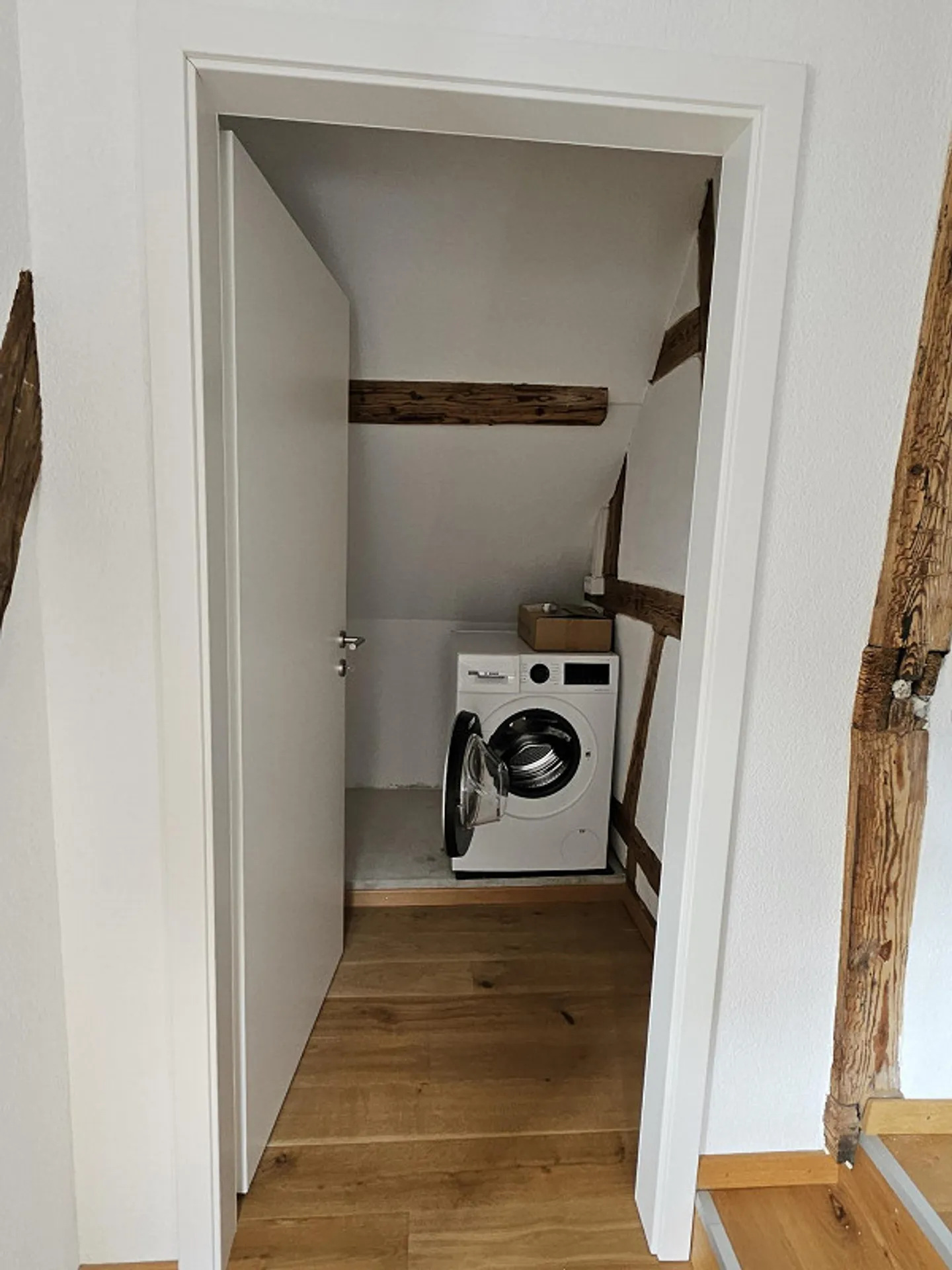 Apartment with Balcony in the City - Photo 11 of 13