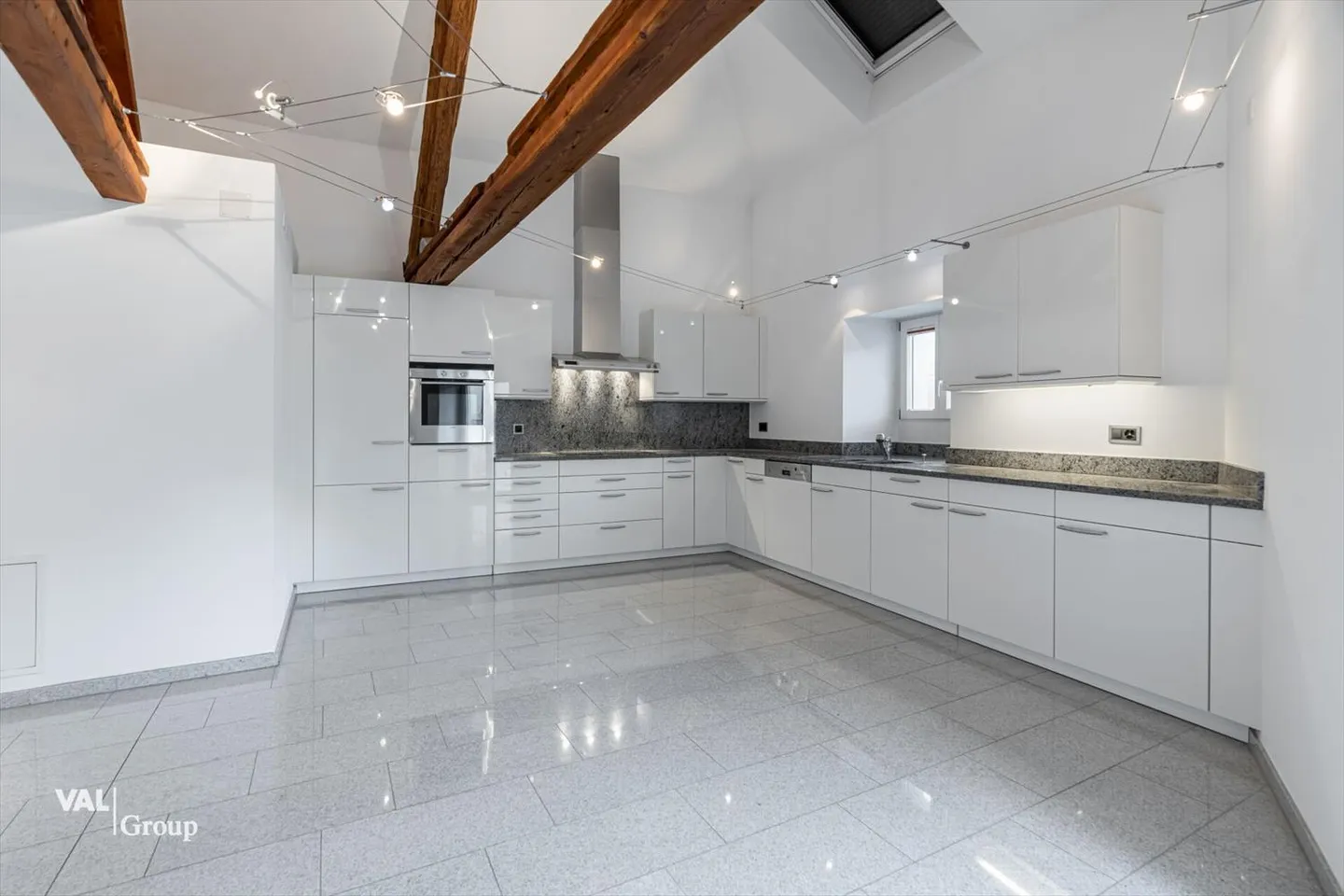 Beautiful duplex apartment in the most central location - Photo 2 of 11
