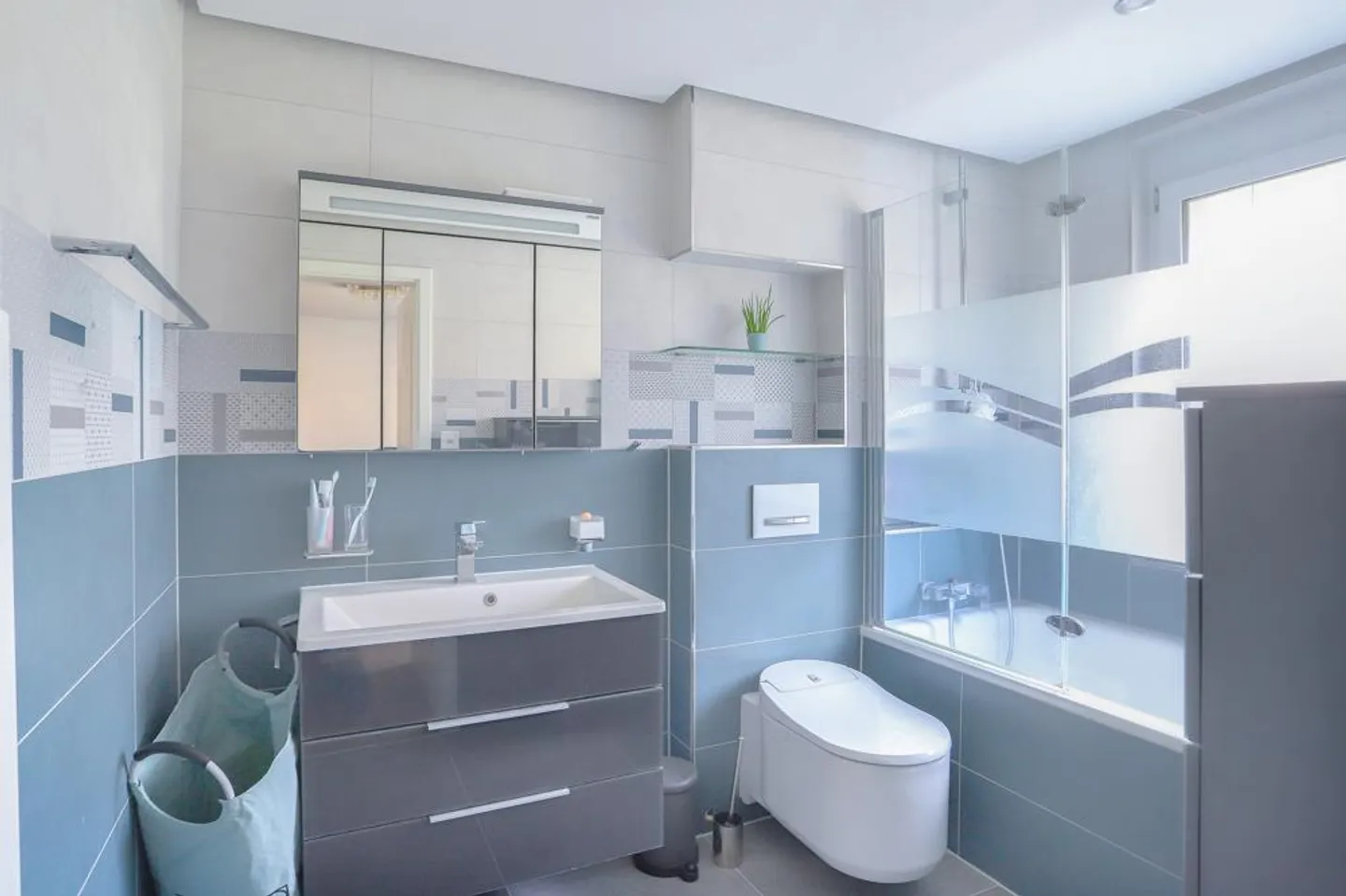 Attractive apartment over two floors with balcony - Photo 3 of 7