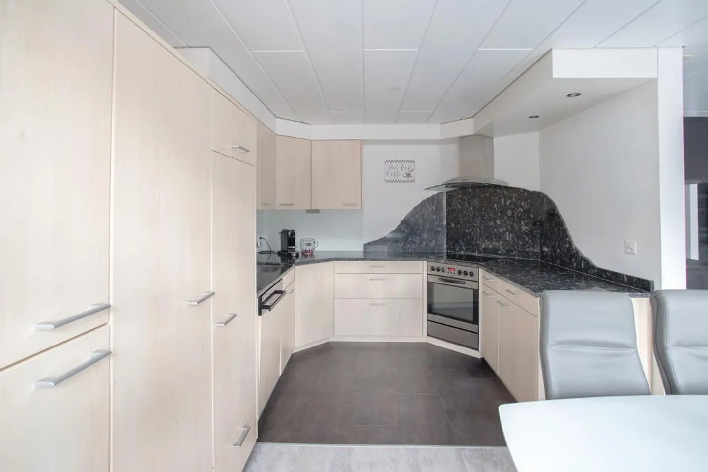 Attractive apartment over two floors with balcony - Photo 4 of 7