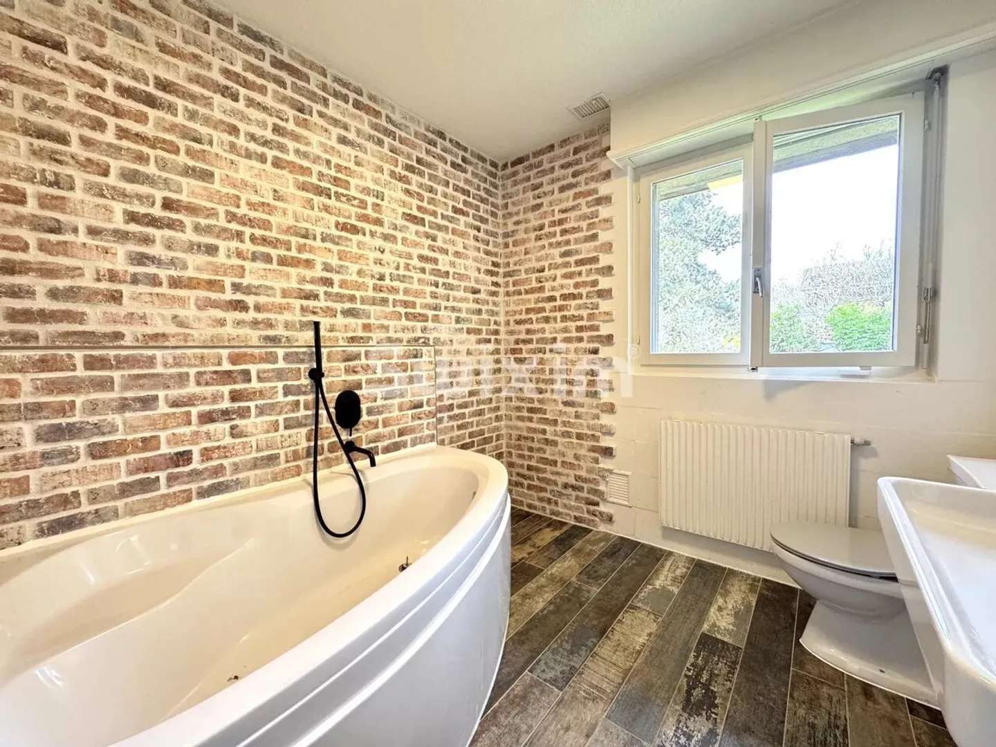 Charming Detached House - Photo 6 of 6