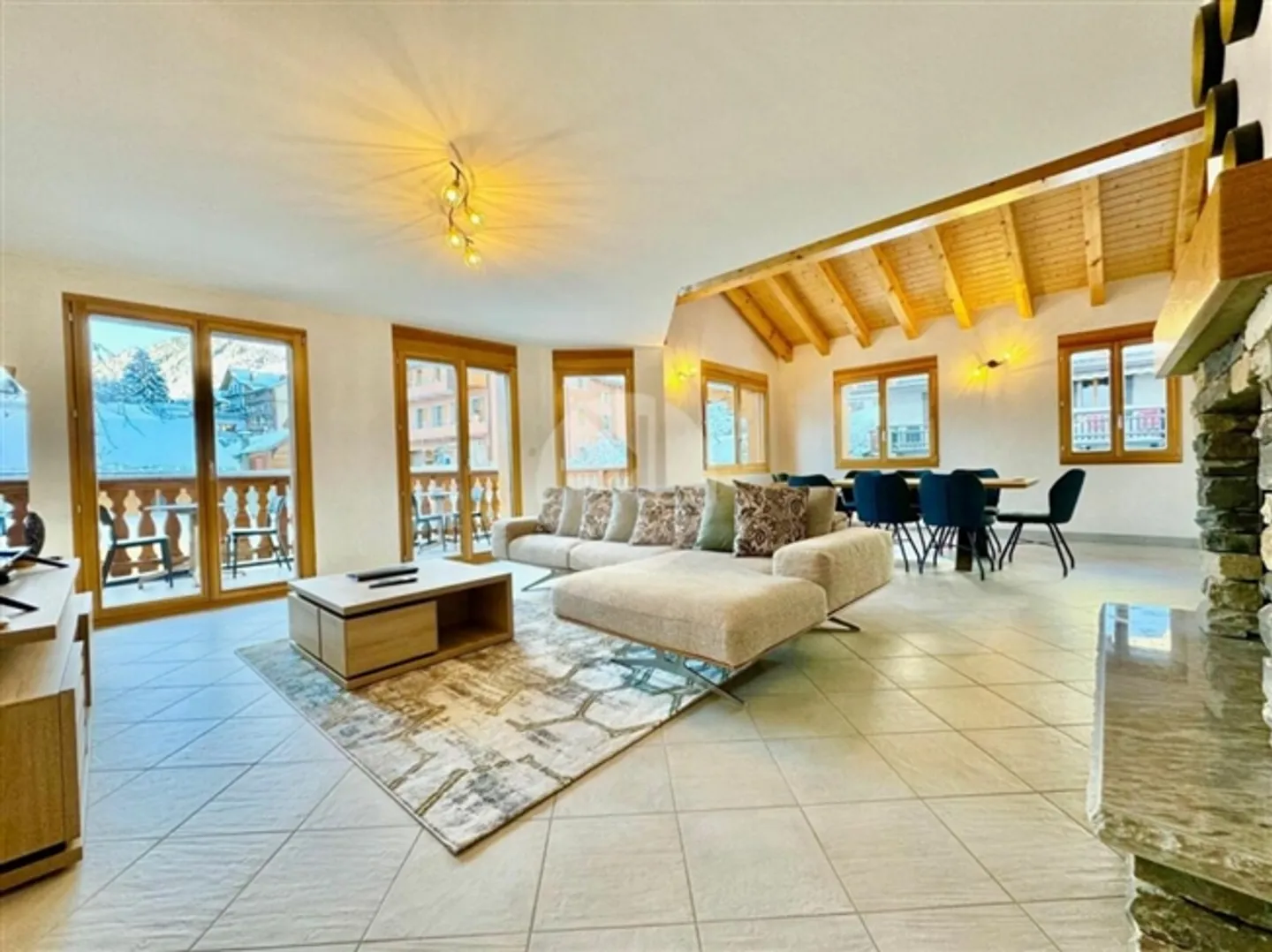 Penthouse 5.5 Rooms in Les Marécottes - Photo 1 of 12