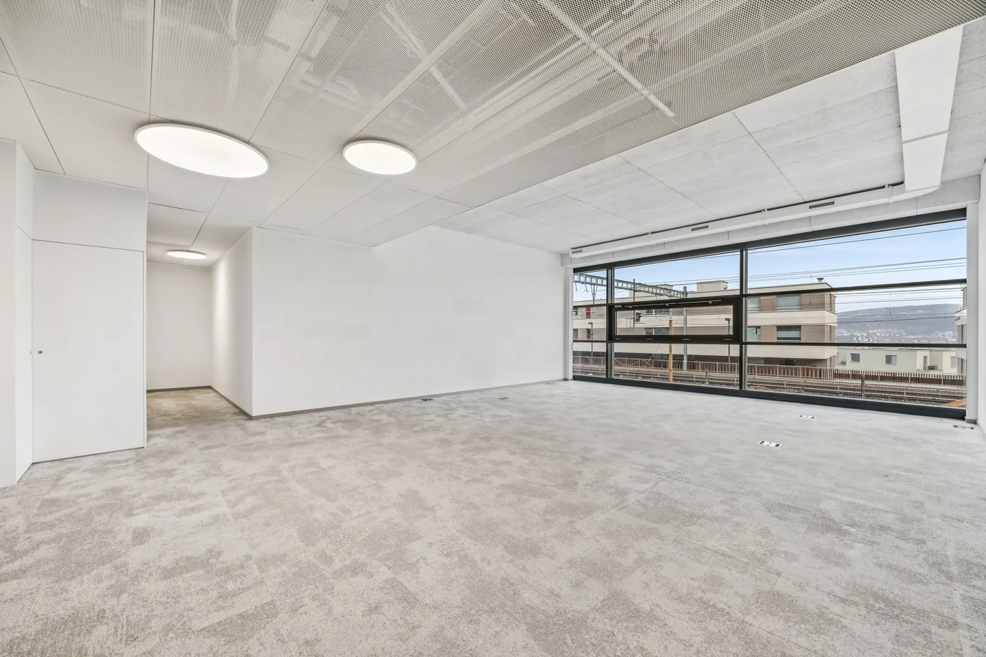 Modern commercial space in a central location - Photo 2 of 6