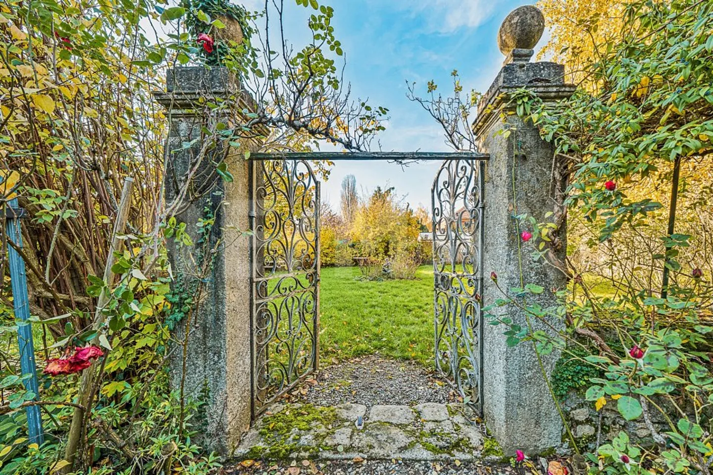 House with 13 rooms - Photo 1 of 13