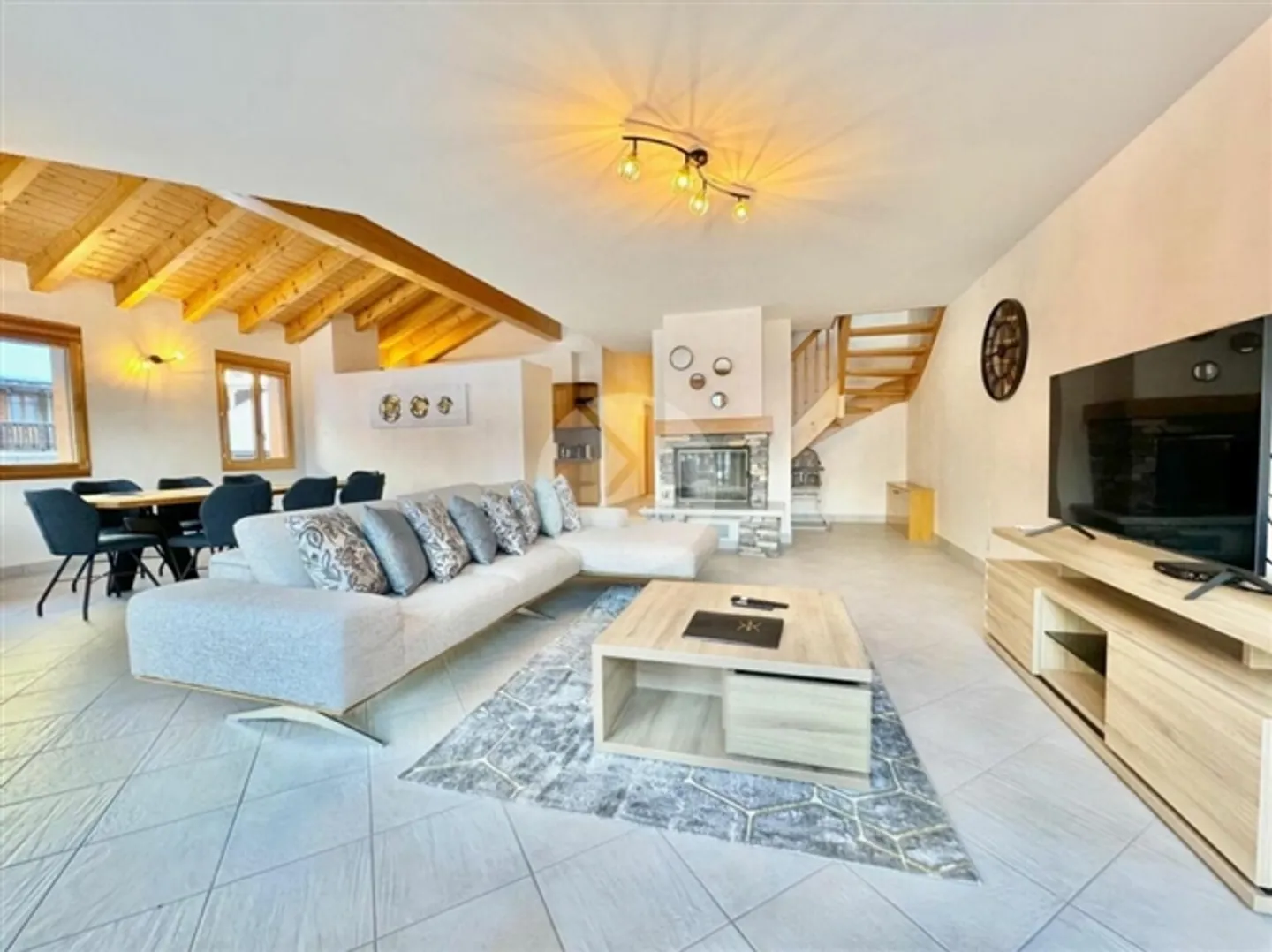 Penthouse 5.5 Rooms in Les Marécottes - Photo 2 of 12