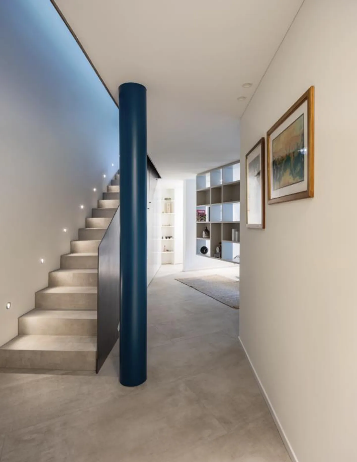 MAGLIASO · DUPLEX-ATELIER WITH LARGE TERRACES · CONTEMPORARY ELEGANCE - Photo 2 of 10