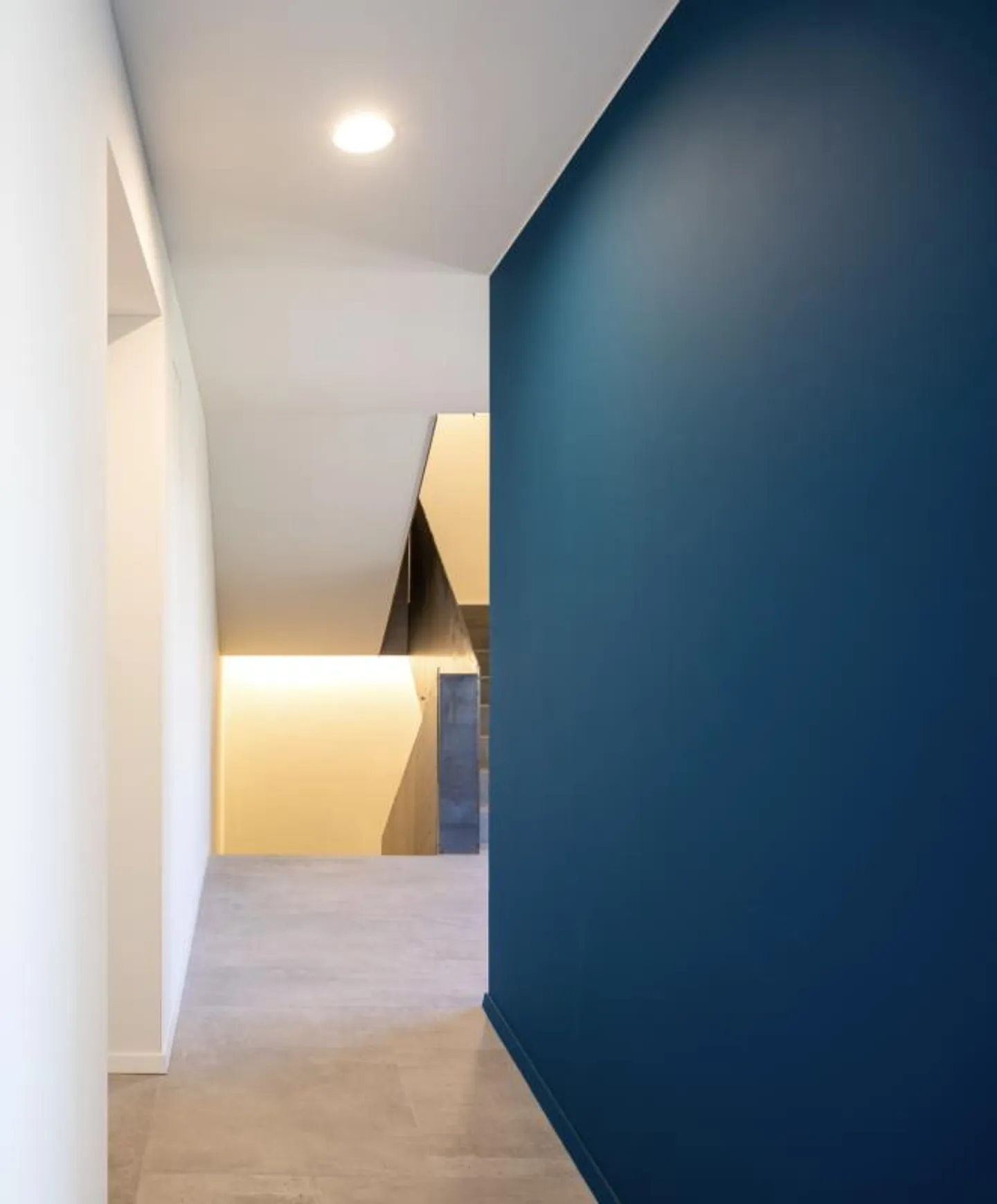 MAGLIASO · DUPLEX-ATELIER WITH LARGE TERRACES · CONTEMPORARY ELEGANCE - Photo 4 of 10