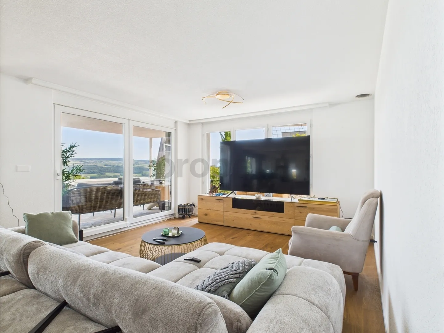 Living where others vacation. Dreamy 5.5 room penthouse apartment in Birrwil for sale with stunning views of the lake and mountains! - Photo 4 of 10