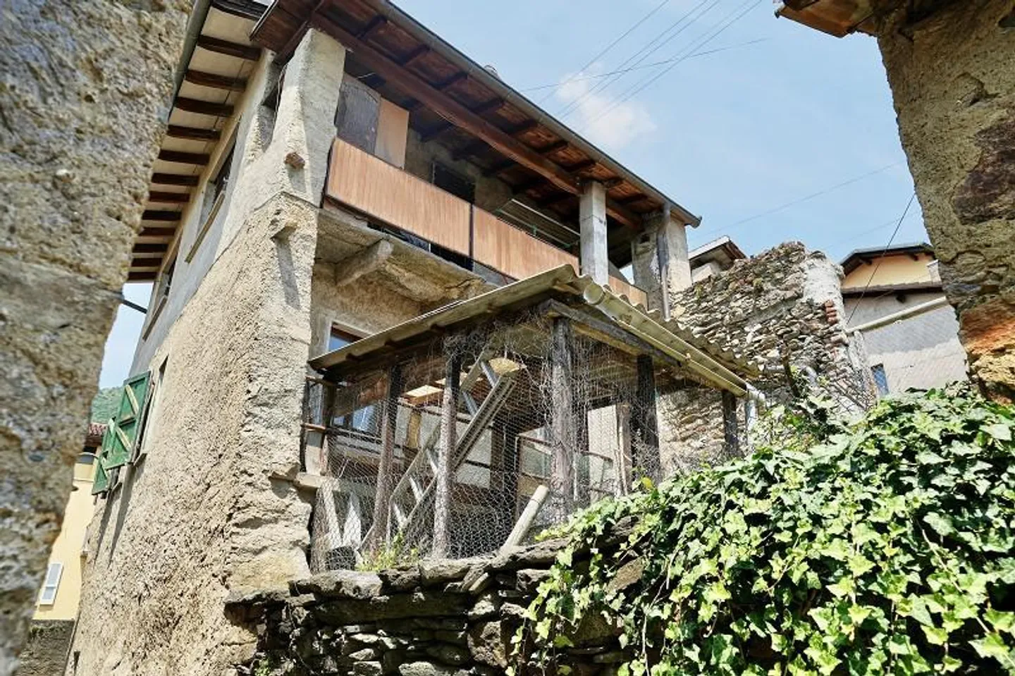 Casa di villaggio con 10 camere, balcone, cortile e vista da sogno - Foto 6 di 14