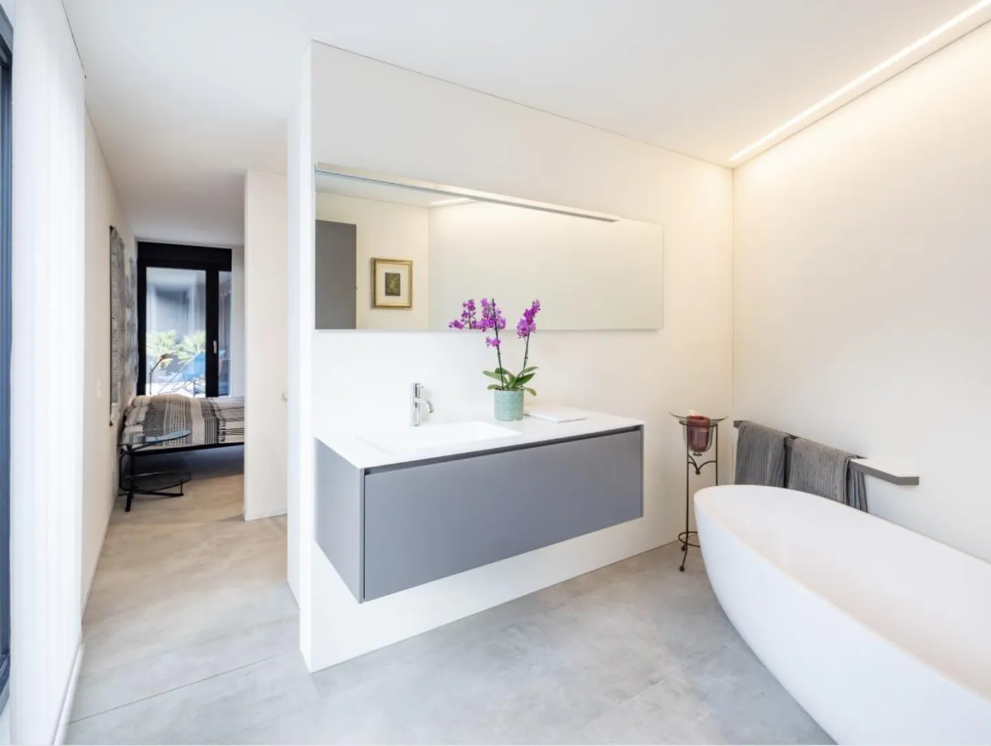 MAGLIASO · DUPLEX-ATELIER WITH LARGE TERRACES · CONTEMPORARY ELEGANCE - Photo 8 of 10