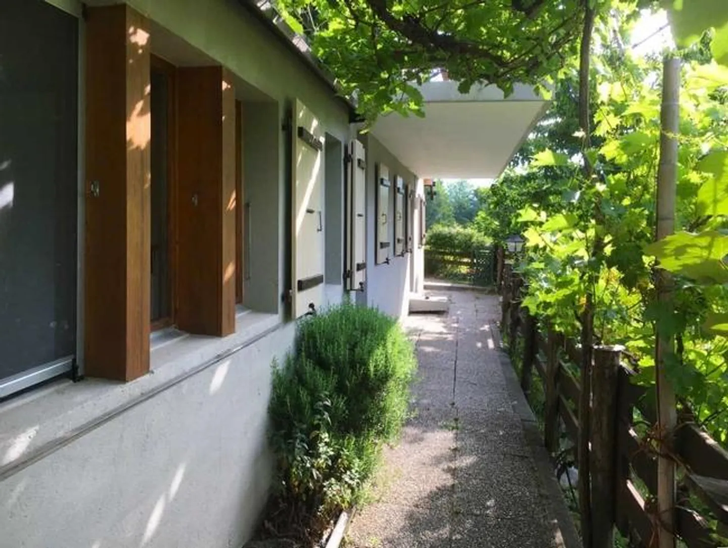 Chalet du canton du Valais avec 3 appartements - Photo 2 sur 11