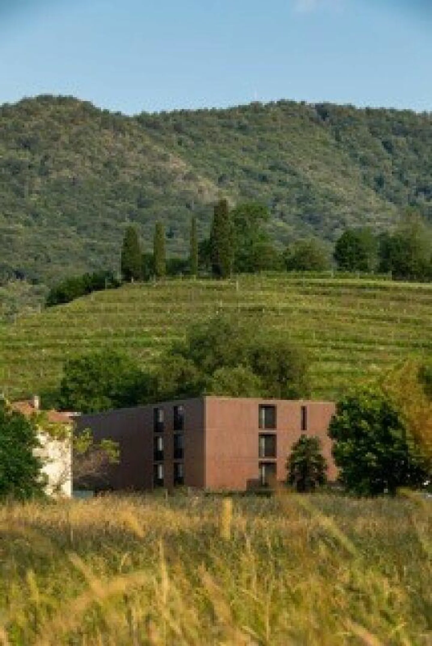 MAGLIASO · DUPLEX-ATELIER WITH LARGE TERRACES · CONTEMPORARY ELEGANCE - Photo 10 of 10