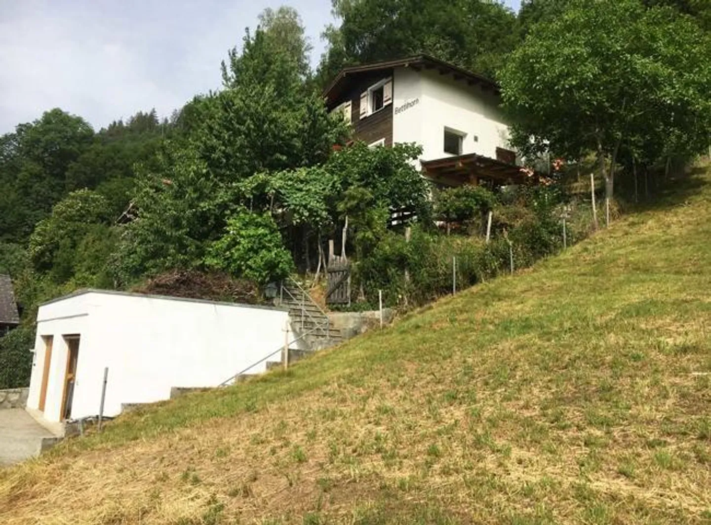 Chalet du canton du Valais avec 3 appartements - Photo 3 sur 11