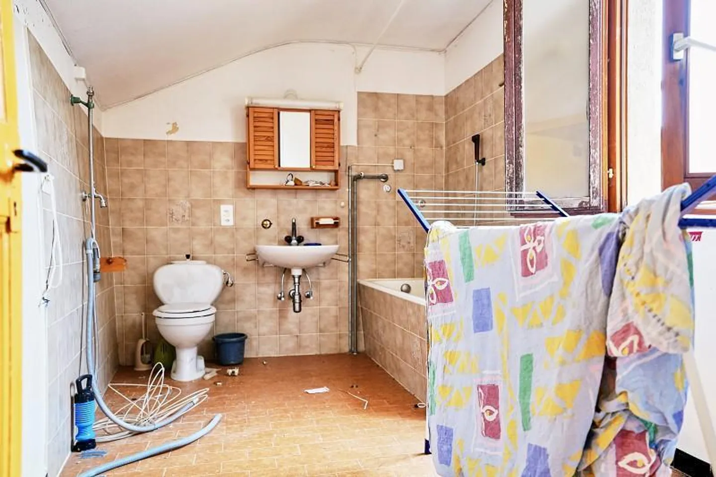 Casa di villaggio con 10 camere, balcone, cortile e vista da sogno - Foto 9 di 14
