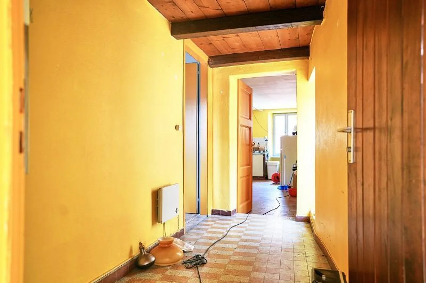 Casa di villaggio con 10 camere, balcone, cortile e vista da sogno - Foto 10 di 14