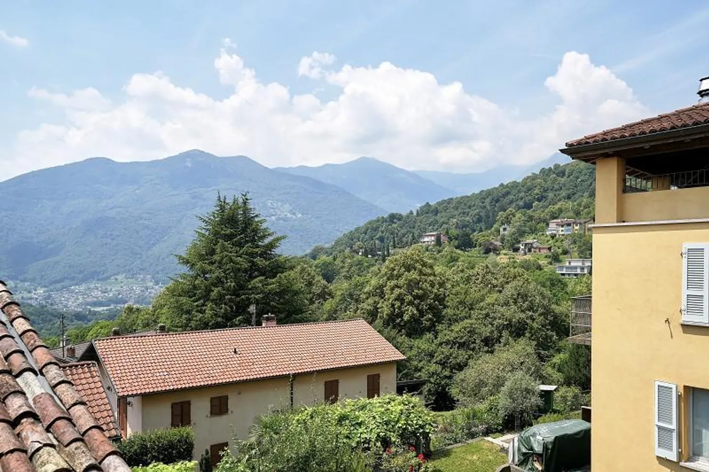 Casa di villaggio con 10 camere, balcone, cortile e vista da sogno - Foto 11 di 14