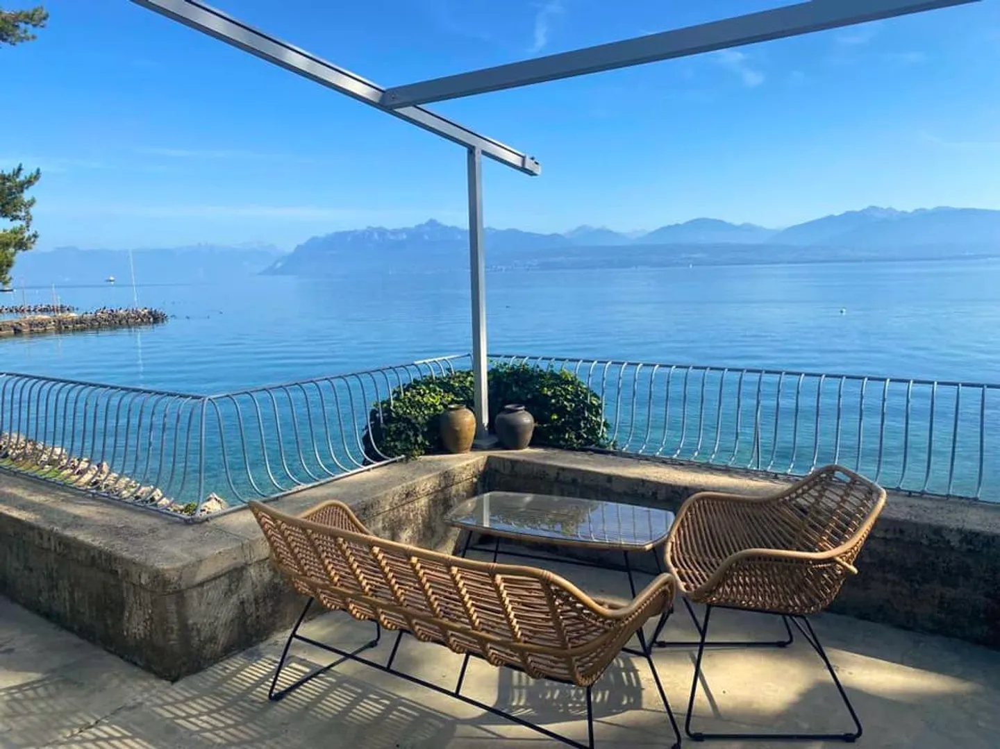 Maison charmante au bord du lac avec jetée privée - Buchillon! - Photo 2 sur 13