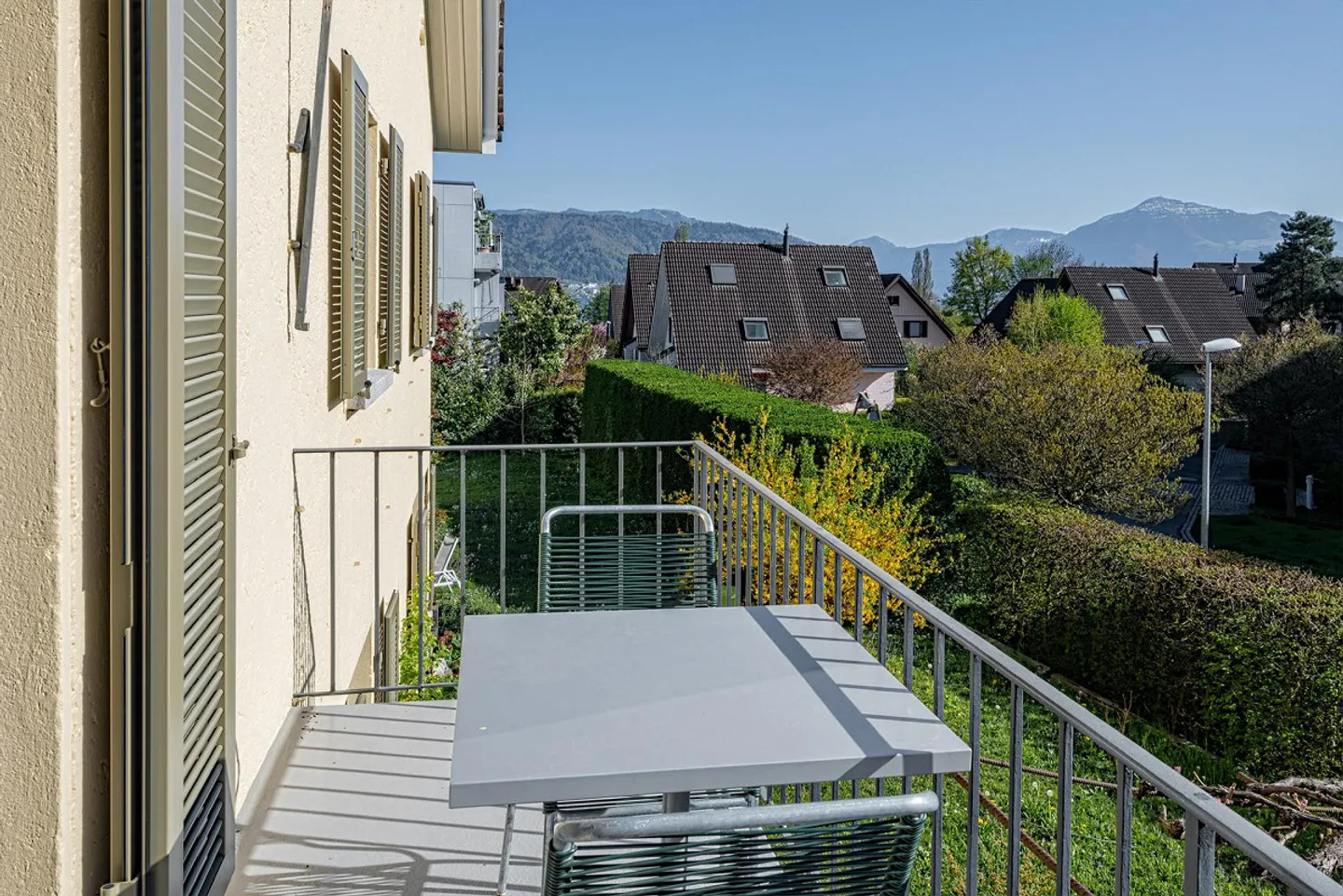 Bright Apartment Near Lake Zug - Photo 4 of 9