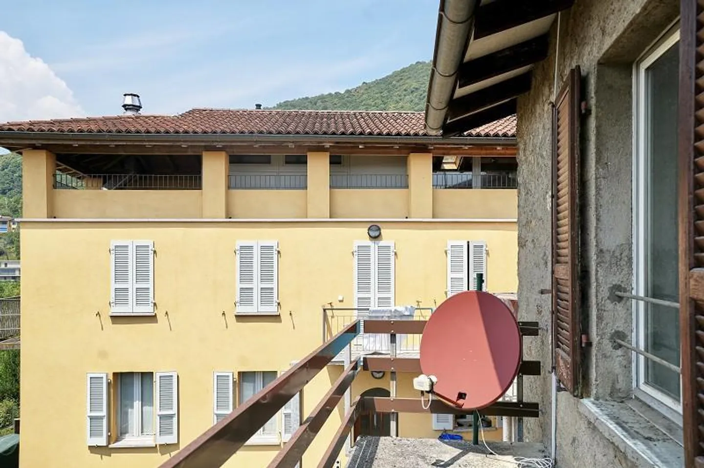 Casa di villaggio con 10 camere, balcone, cortile e vista da sogno - Foto 8 di 14