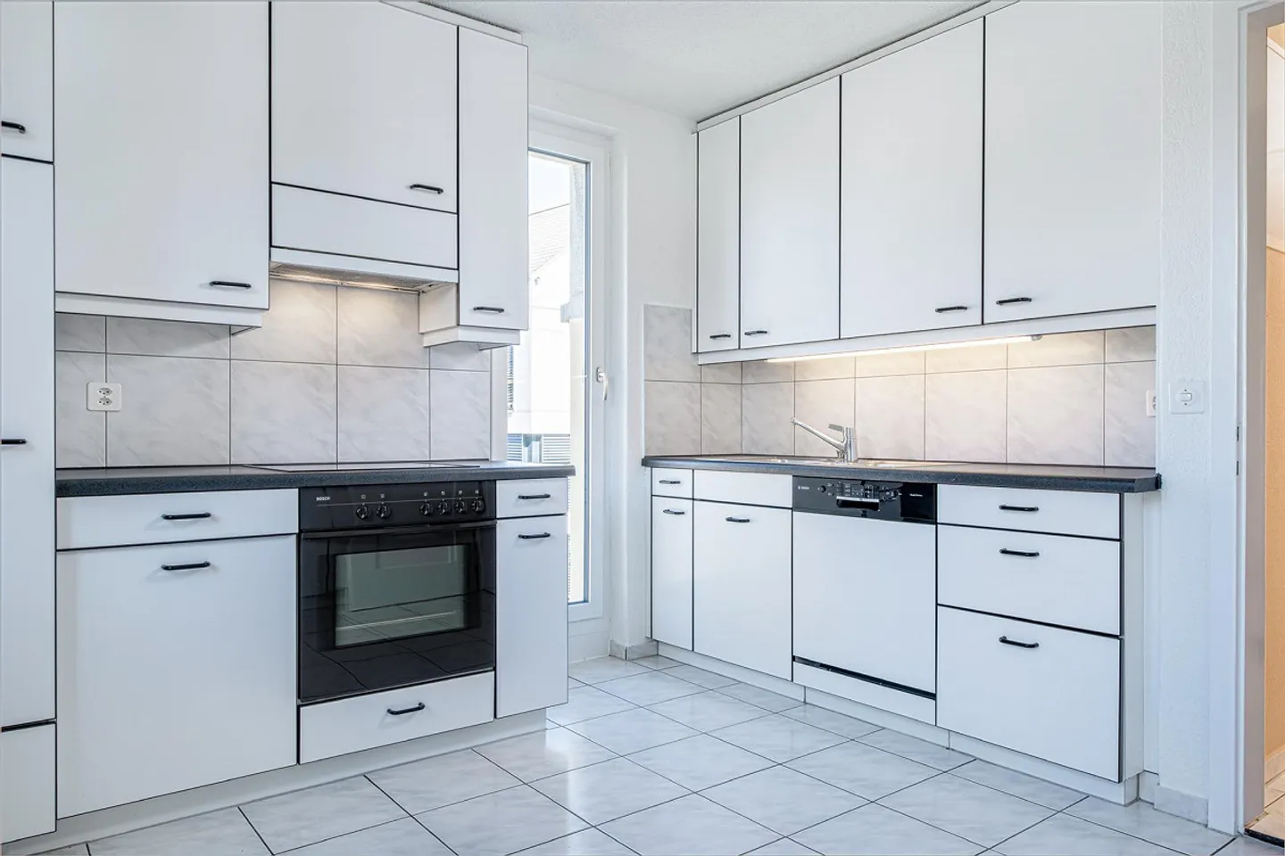 Bright Apartment Near Lake Zug - Photo 5 of 9