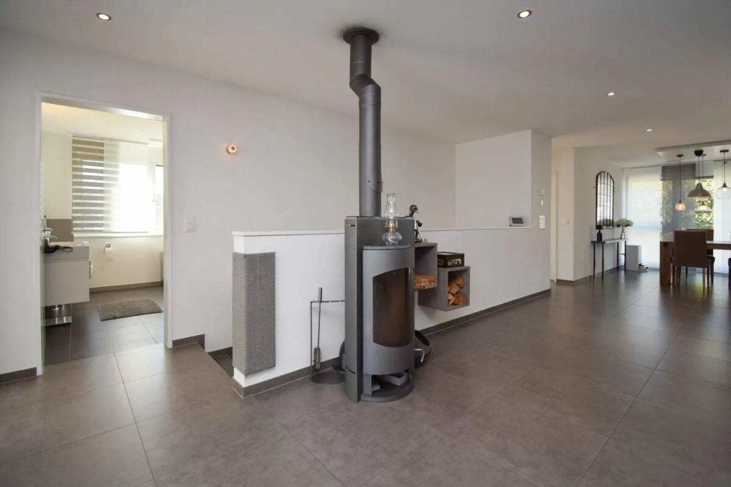 5.5-Room Single-Family House with Pool in a Family-Friendly Location in Riedt near Erlen - Photo 7 of 25