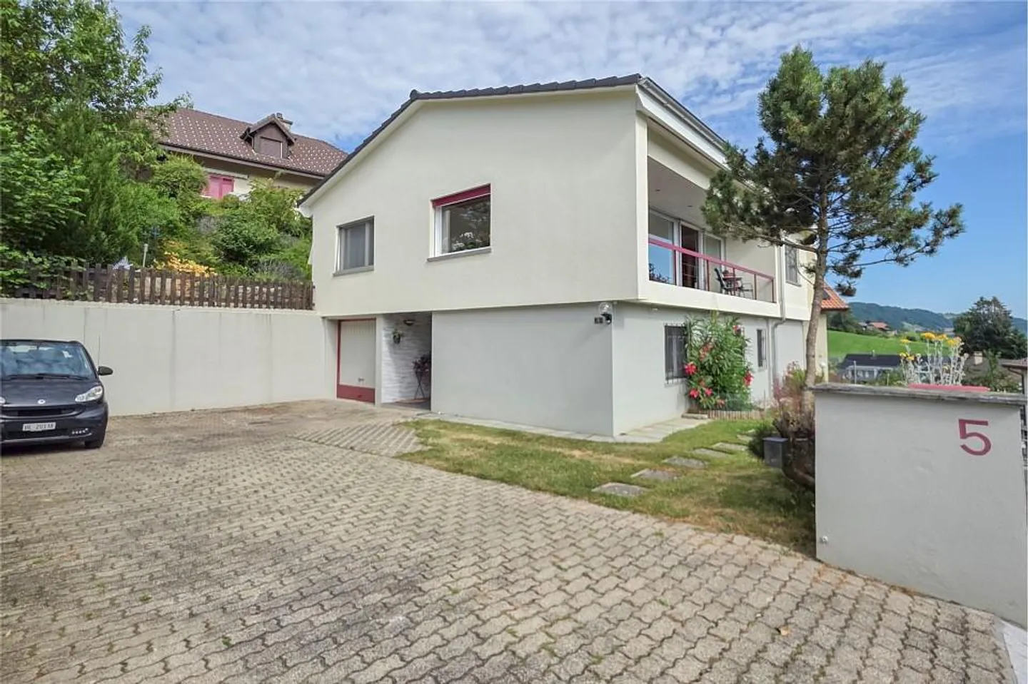 Charmantes Freistehendes Haus mit Garten - Foto 2 von 13