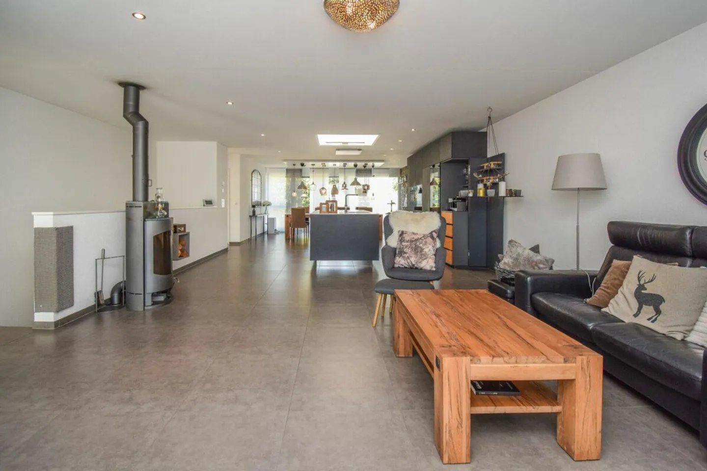 5.5-Room Single-Family House with Pool in a Family-Friendly Location in Riedt near Erlen - Photo 5 of 25