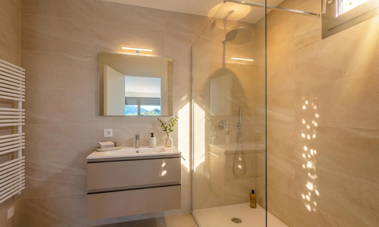 Penthouse 4.5 Rooms + Additional Rooms and Pool in Ponte Capriasca - Photo 9 of 11