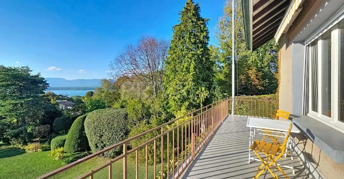 Beautiful furnished duplex with access and panoramic view of the lake - Photo 1 of 7