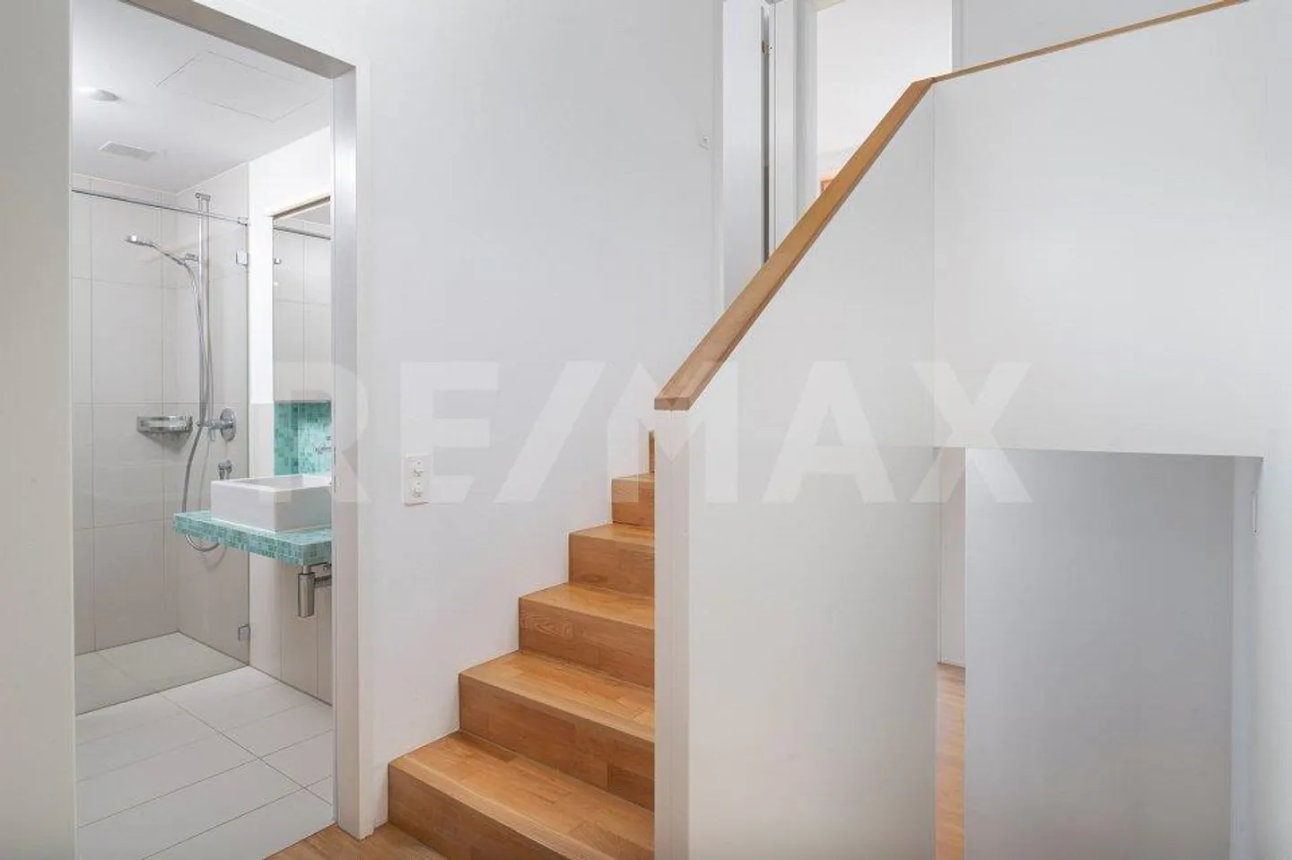 Wohlfühlen auf ganzer Linie – stilvolles Reihenhaus Im Neugrün-Quartier  Mellingen. - Foto 4 von 13