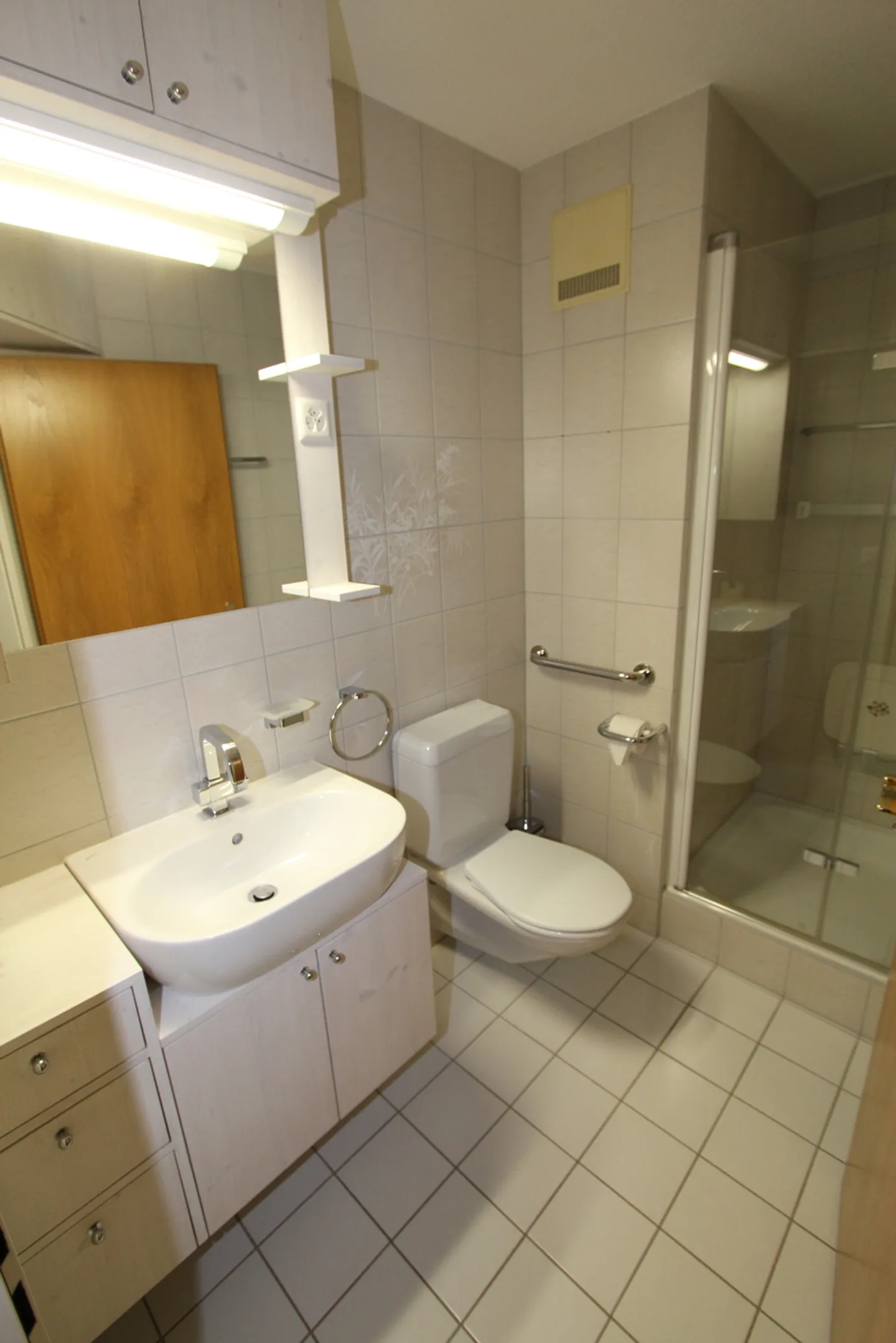 Central - Spacious - With Elevator - Photo 10 of 19