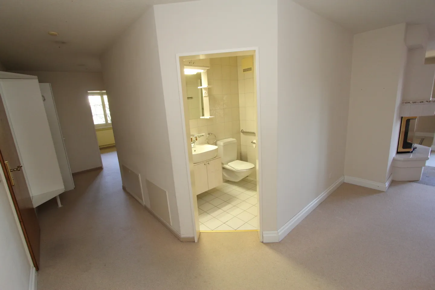 Central - Spacious - With Elevator - Photo 11 of 19