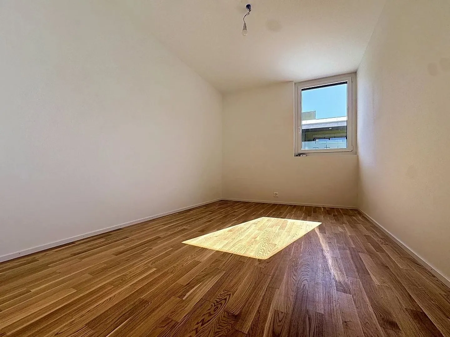 Appartement moderne avec terrasse - Photo 4 sur 9