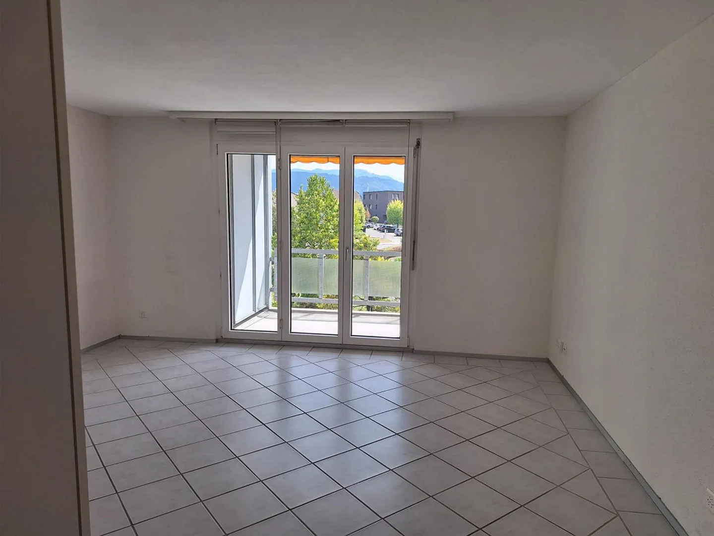 Bright 2.5-room apartment in Cham from 1.10.26 - Photo 4 of 13