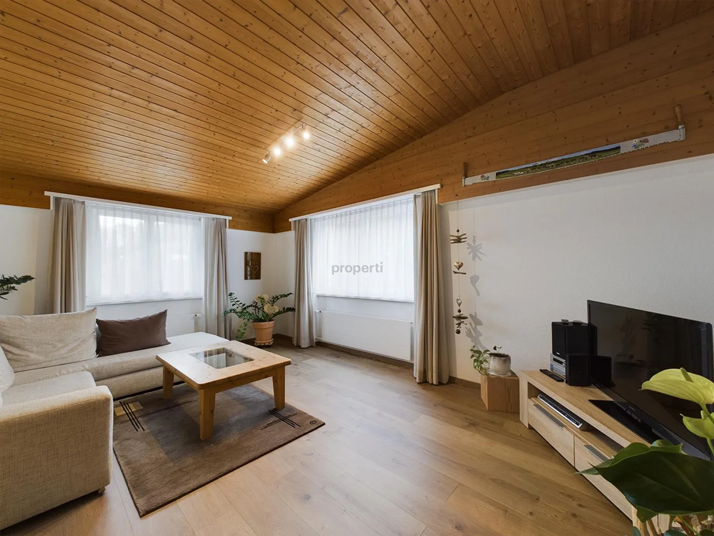 Modernes Apartment mit Balkon - Foto 1 von 8