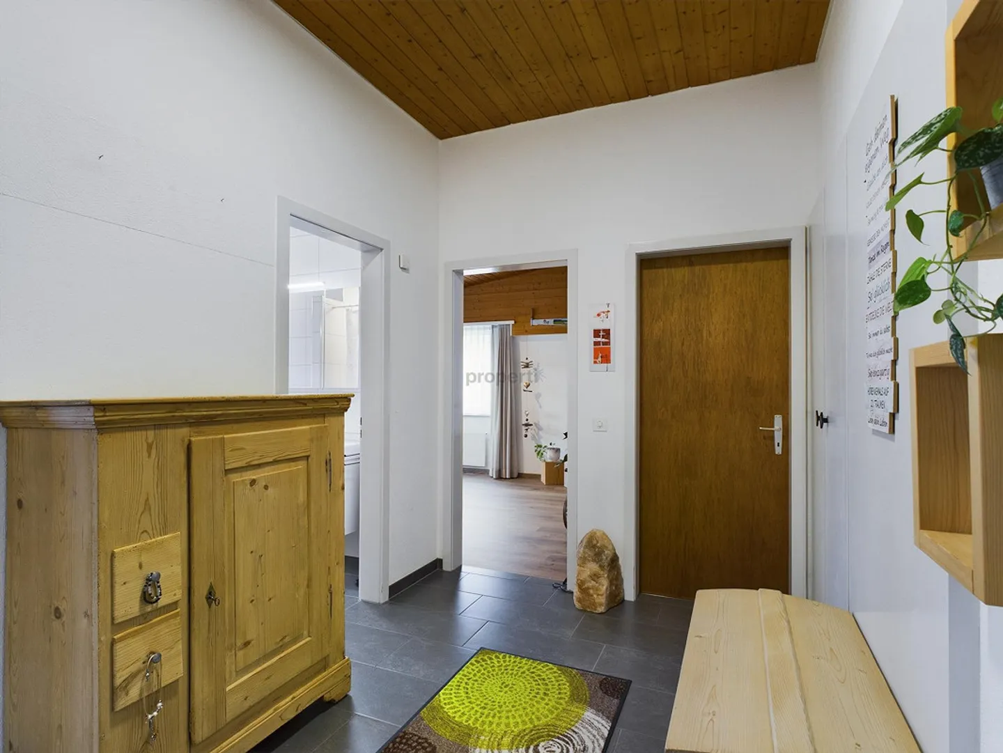 Modernes Apartment mit Balkon - Foto 6 von 8