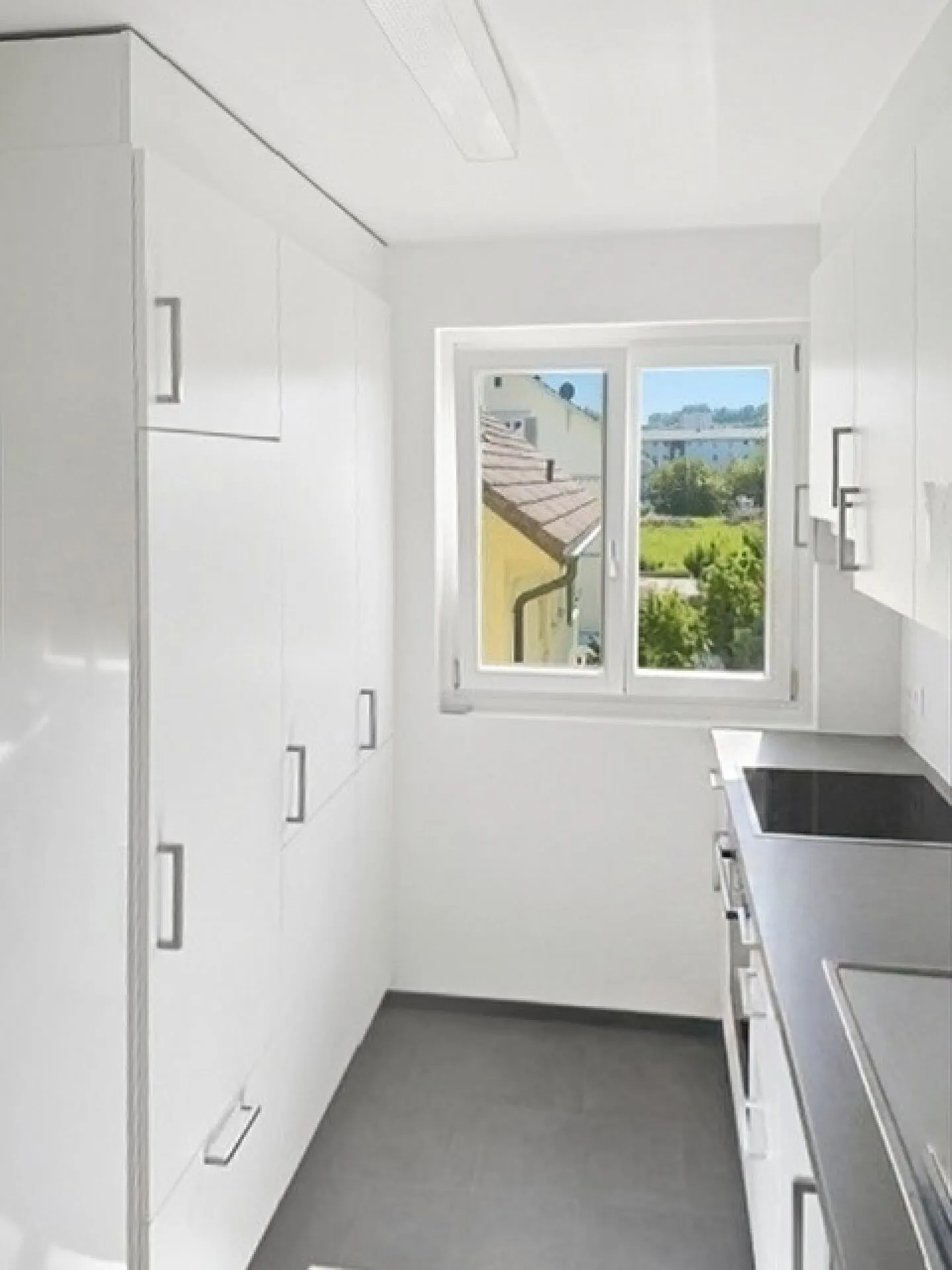 Appartement spacieux de 4,5 pièces dans un emplacement central - Photo 2 sur 7